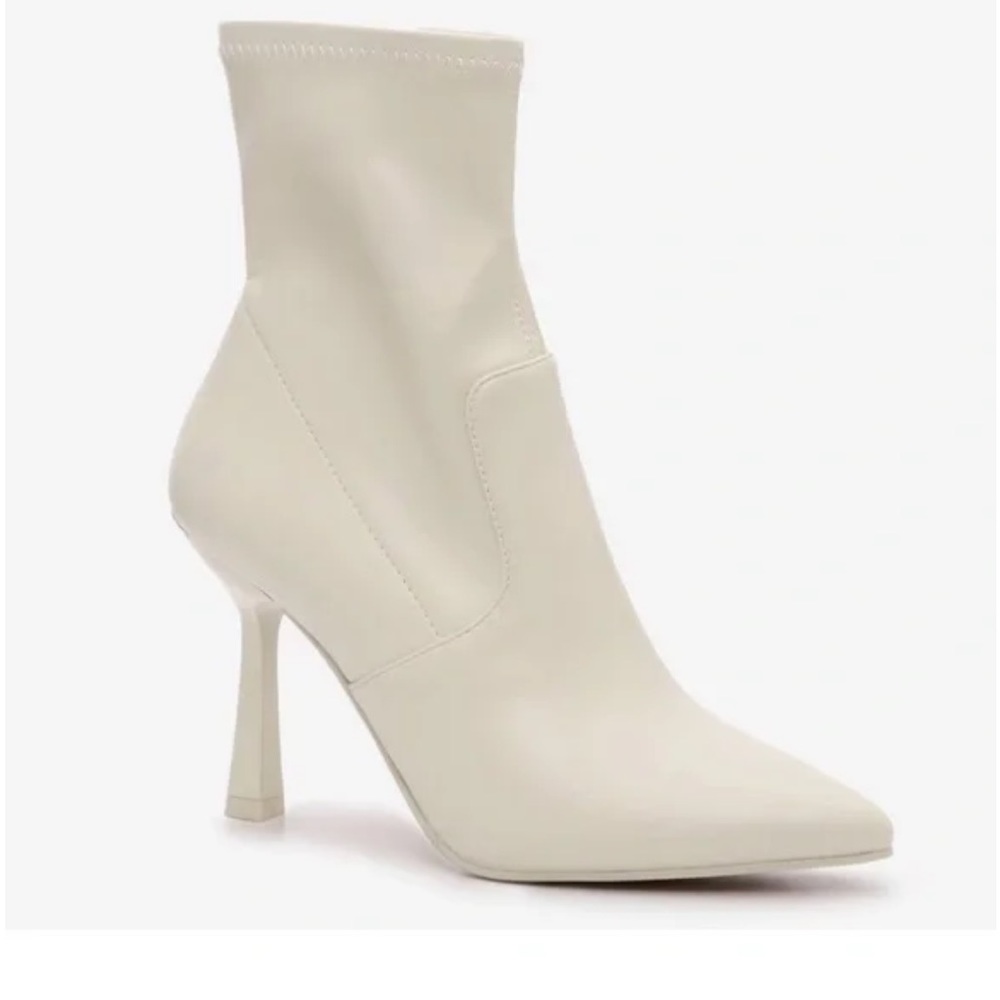 Steve Madden Elan Bootie Size 9